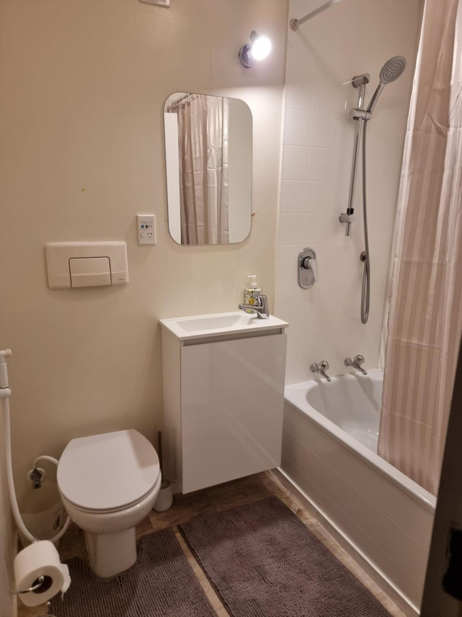 Entire Ground Floor With Full-Privacy And Family-Friendly Popular To Ferry Catchers Wellington Exterior foto